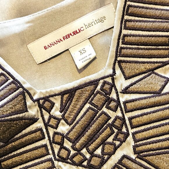 BANANA REPUBLIC - 3/4 sleeve beige/gray v-neck blouse with front detail - Picture 10 of 10